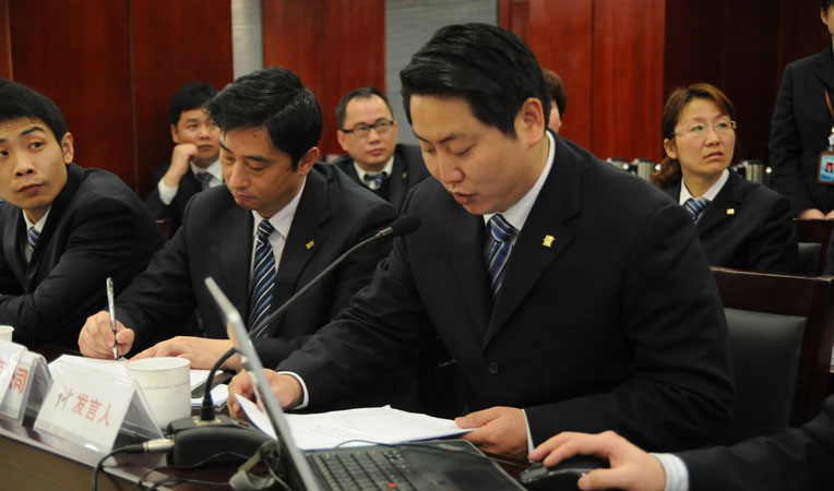 華億置業(yè)總經(jīng)理鄒瓊宇匯報2012年置業(yè)公司工作情況