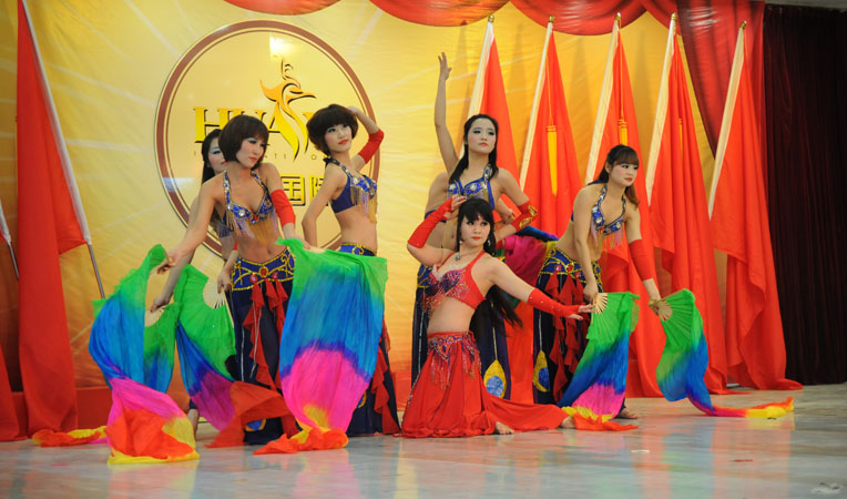 皮鞋皮具部帶來的舞蹈《異域玫瑰》