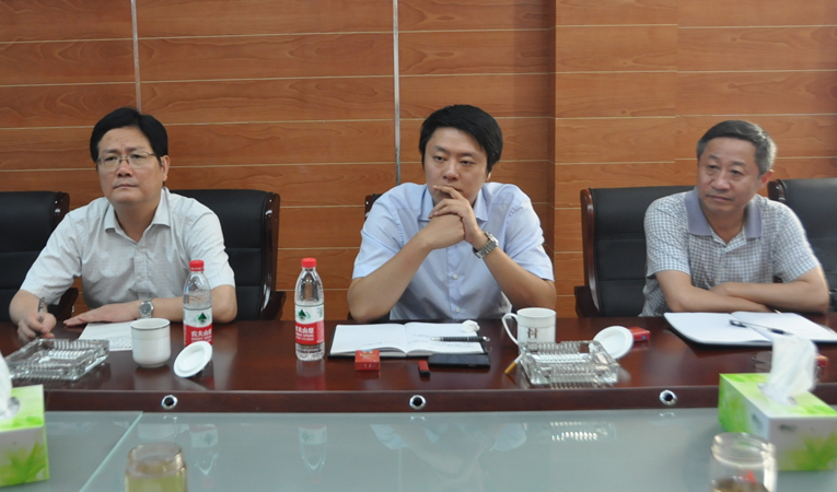 項(xiàng)領(lǐng)總裁聽取了項(xiàng)目負(fù)責(zé)人上半年的工作總結(jié)和下半年的工作計(jì)劃