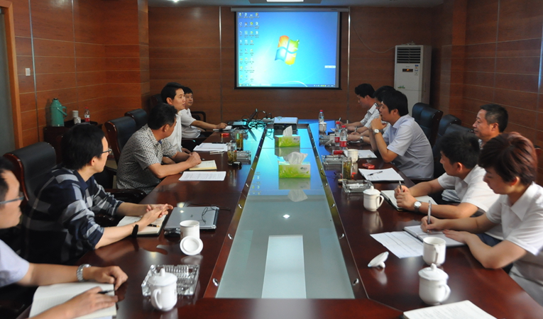 項(xiàng)領(lǐng)總裁一行與南陵項(xiàng)目負(fù)責(zé)人進(jìn)行了親切的座談