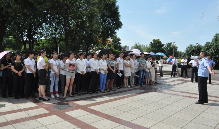 華億國(guó)際新員工消防演習(xí)在B座東大門(mén)廣場(chǎng)舉行