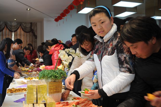 客戶免費領取糕點、果品、飲料