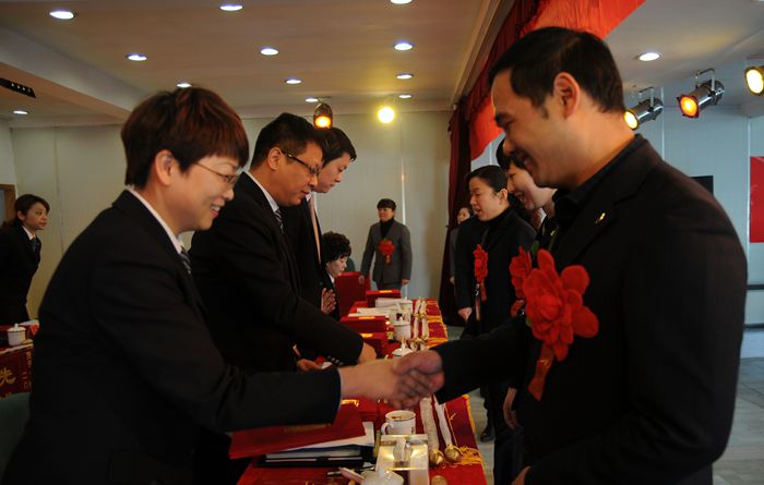 領導為2013年度先進個人頒獎