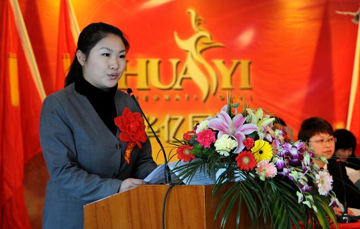 榮獲2013年度先進個人員工代表上臺發言