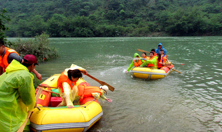 攻勢兇猛的皮筏水仗