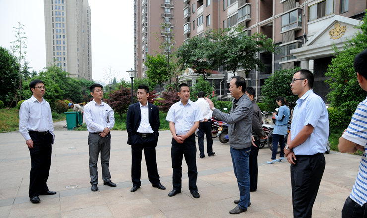 杜先松副總裁對改造中存在的難題給予指導