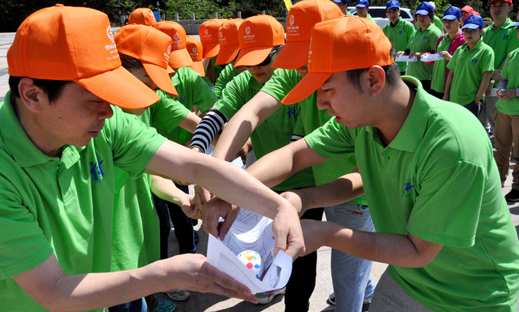 “能量傳輸”游戲鍛煉了團隊的高效協作