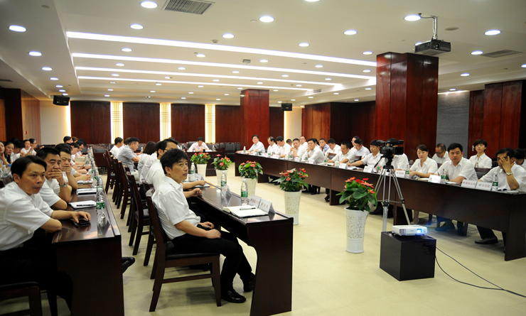 2014年年中經(jīng)濟(jì)工作會(huì)議現(xiàn)場(chǎng)