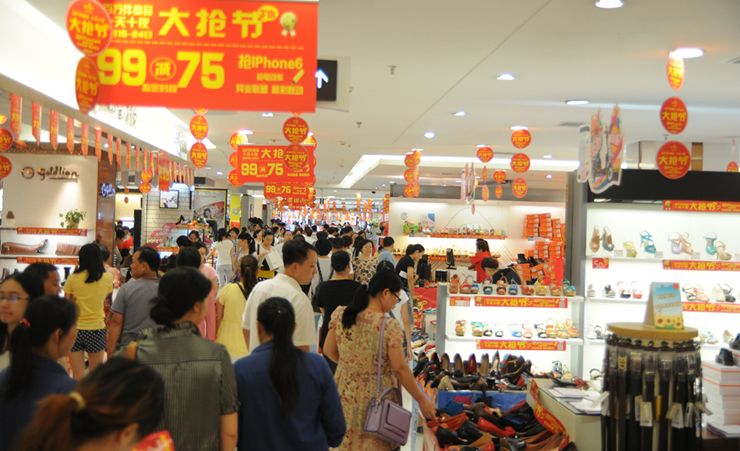 華億國際購物中心通道變得異常擁擠