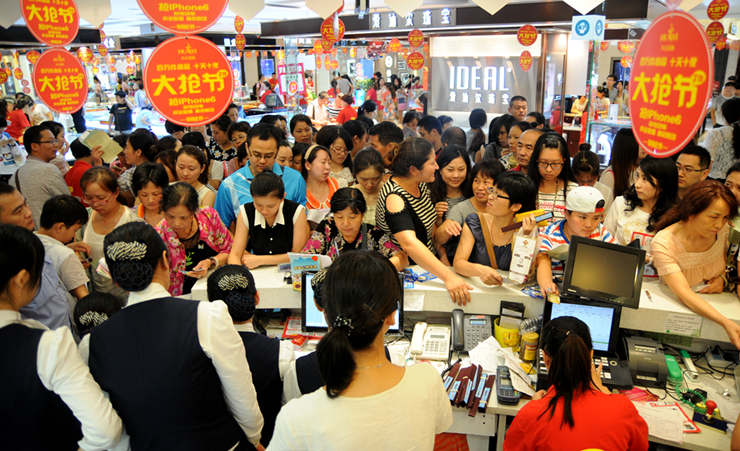 消費者排隊付款