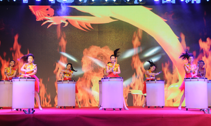 繁昌華億廣場營銷中心開放儀式上的精彩文藝表演