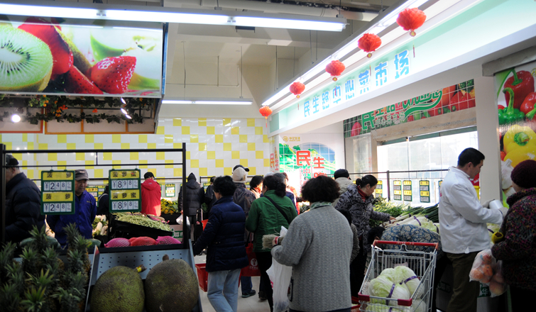生鮮區消費者絡繹不絕