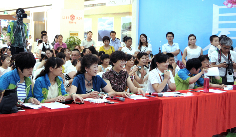 小朋友的精彩表演逗樂評委老師