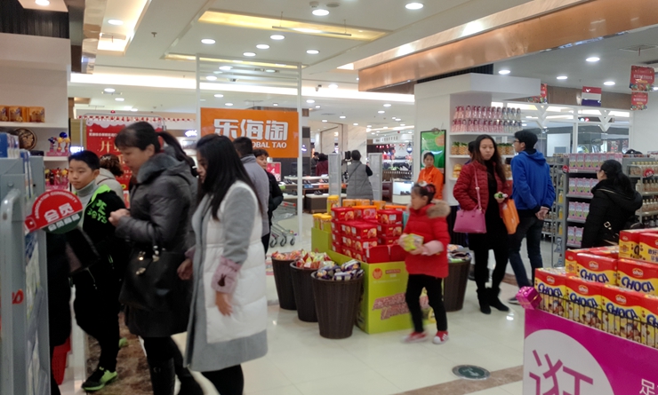 消費(fèi)者選購(gòu)商品