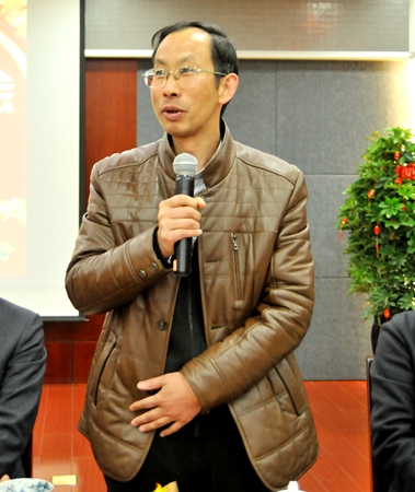 集團財務總監劉建林向大家拜年