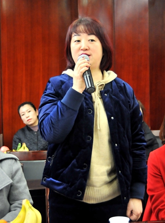 華億國(guó)際副總經(jīng)理、星隆店店總楊艷菁向大家拜年