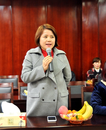 華億國(guó)際副總經(jīng)理旗艦店店總王萍向大家拜年