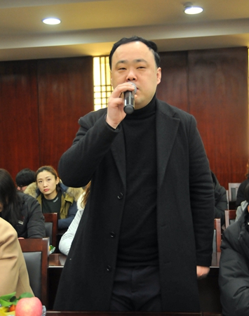 華億樂(lè)購(gòu)常務(wù)副總經(jīng)理黃成功向大家拜年