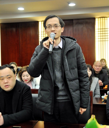 華億小馬王國(guó)常務(wù)副總經(jīng)理謝飛向大家拜年