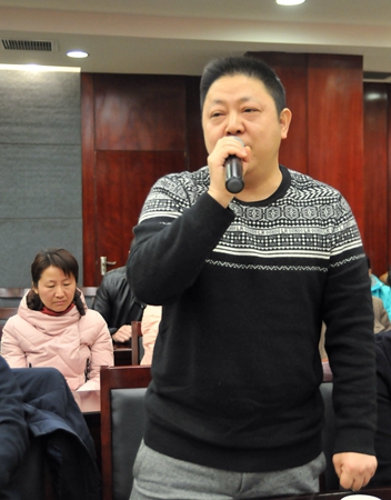 集團(tuán)總裁助理、華億置業(yè)公司財(cái)務(wù)總監(jiān)陳雪榮拜年