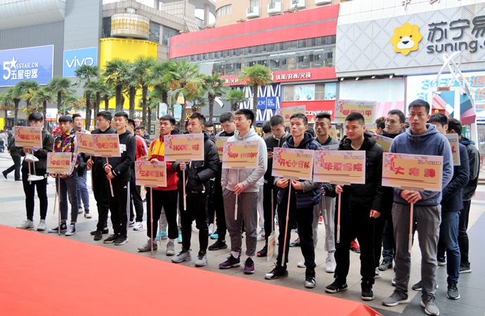 參賽隊(duì)伍參加開幕式